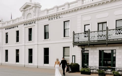 White heritage hotel facade with ornate balcony on the Queenstown waterfront