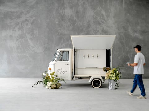 Maggie's Mobile Bar