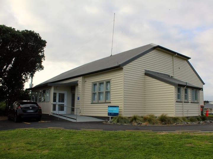 Single-storey hall with weatherboard cladding and gable roof